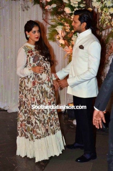 genelia_pregnant_at_bipasha_basu_wedding_reception