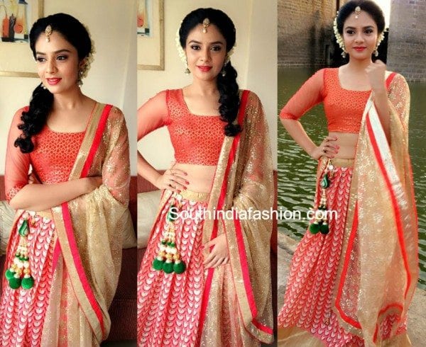 anchor_sreemukhi_peach_lehenga