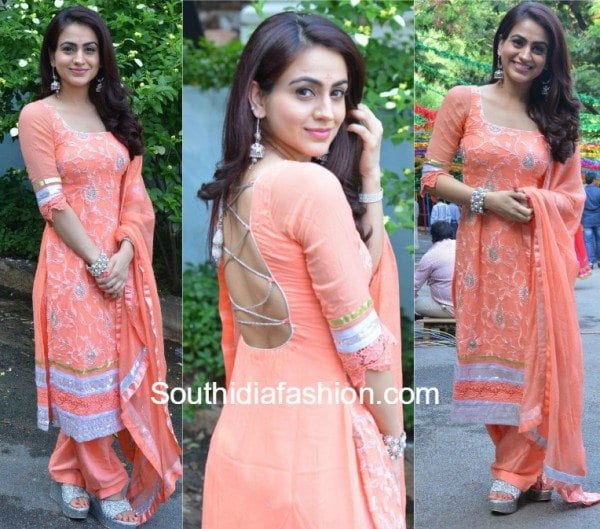 aksha_salwar_kaneez_back_neck_design