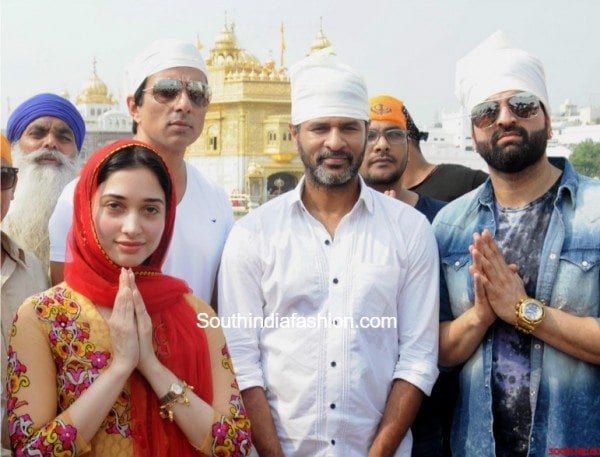 devi_abhinteri_team_at_golden_temple