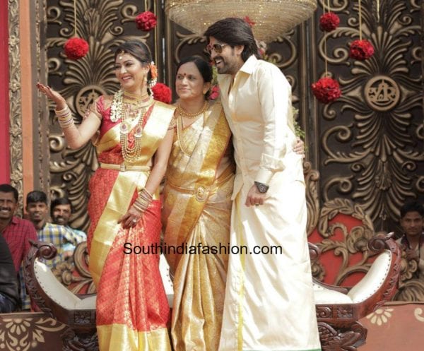 yash-radhika-pandit-wedding-reception-photos