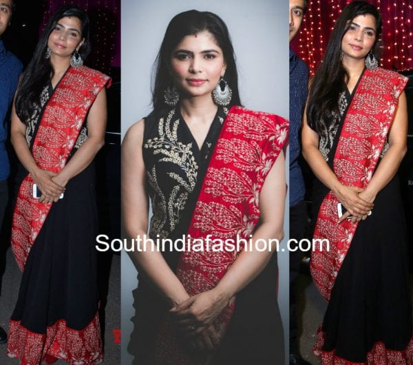 chinmayi-sripada-black-saree-zee-apsara-awards-2017