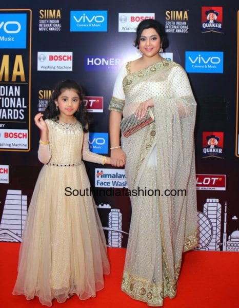 meena and her daughter nainika matching outfits siima awards 2017