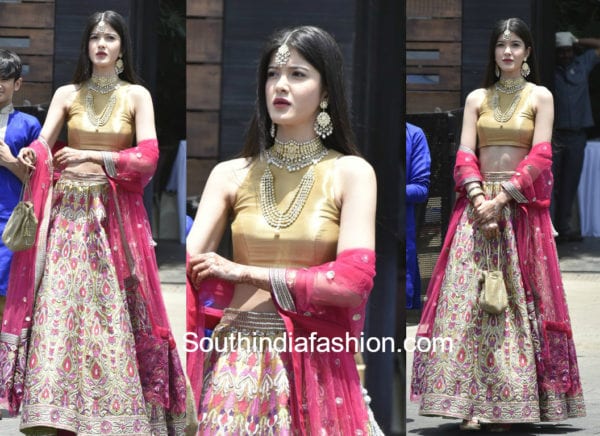 shanaya kapoor in abu jani sandeep khosla lehenga at sonam kapoor wedding