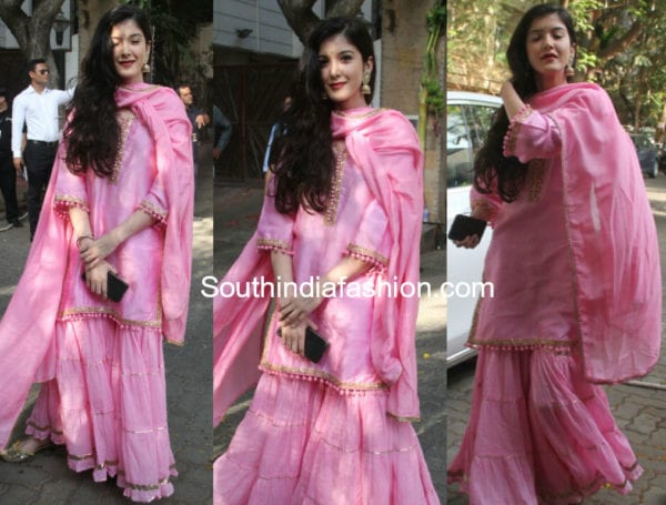 shanaya kapoor in pink sharara suit at sonam kapoor mehndi