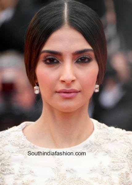 sonam kapoor makeup cannes 2018