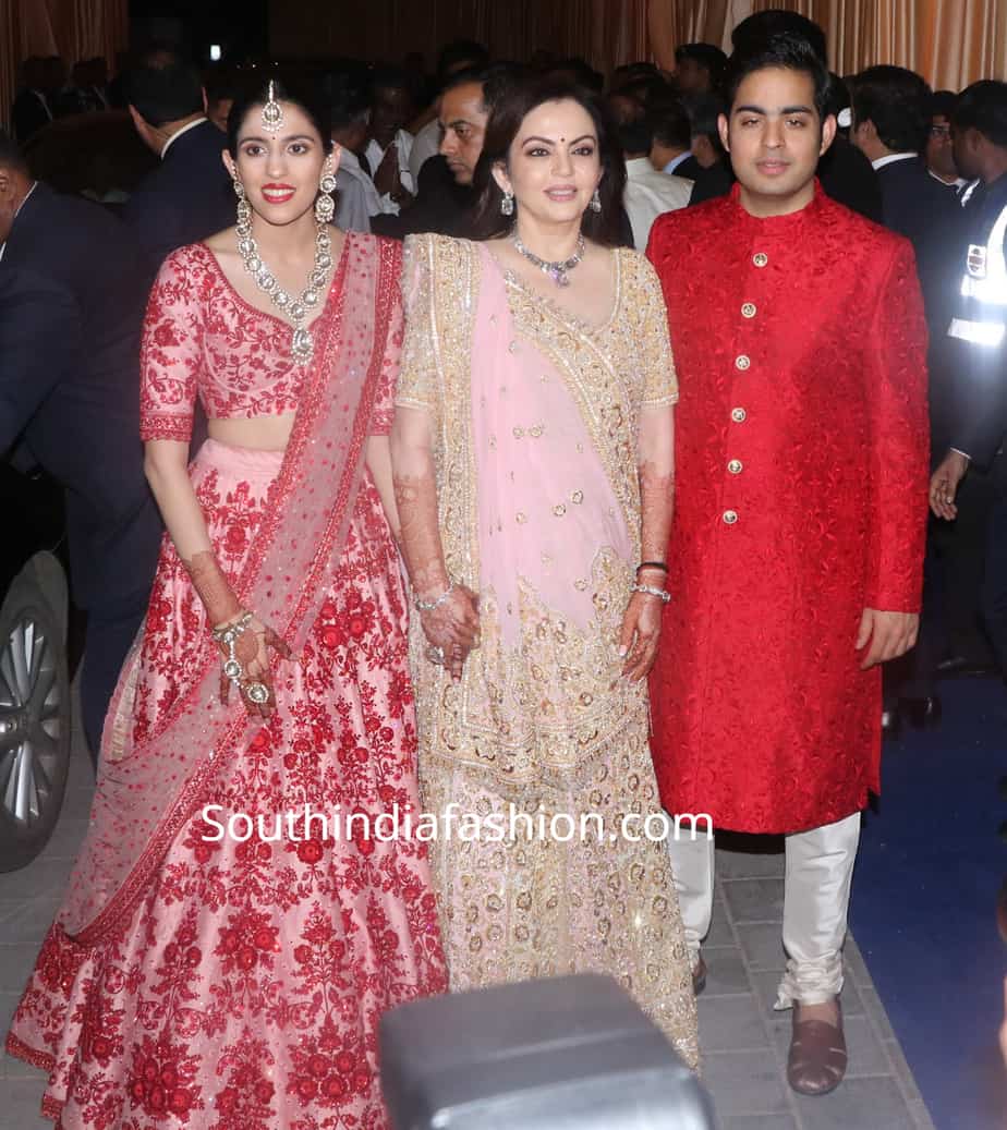 shloka mehta and akash ambani in sabyasachi at isha ambani wedding reception