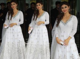 mouni roy white anarkali at arpita khan ganesh chaturthi puja