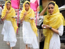 rakul preet singh white chikankari suit at gurudwara