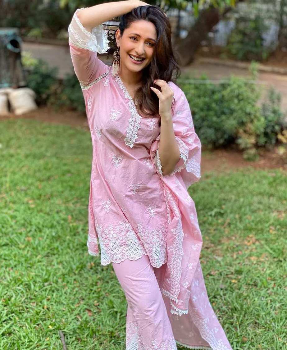 pragya jaiswal in cotton pink kurta set