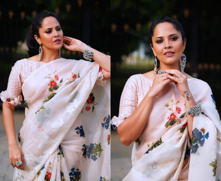 anasuya bharadwaj in a white flower saree jabadast