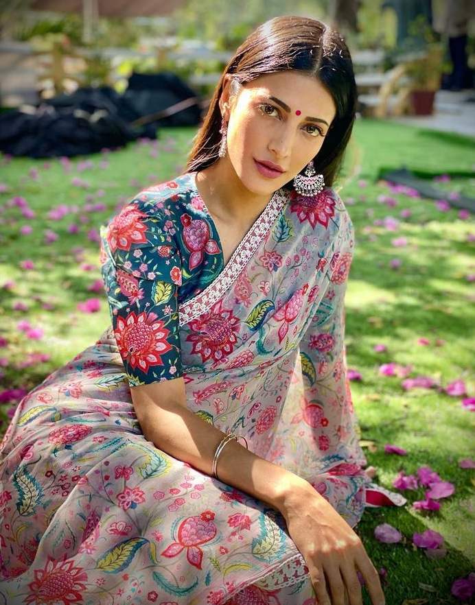 sruthi haasan in floral saree by mrunalini rao