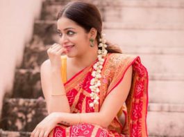 Janani Iyer in a red trdational saree by Mayukha Fabrics3