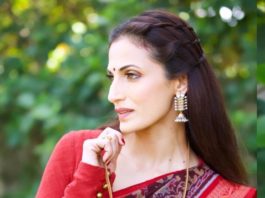 Shilpa reddy in maroon saree by Kanktala for q&a1