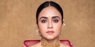 amruta khanvilar in warp n weft banarasi saree