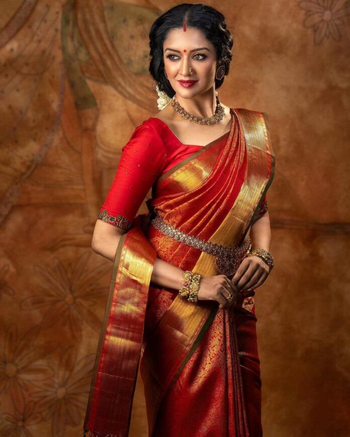 Vimala Raman Resembles A Bride In This Red Kanchipuram Saree 6354