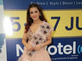 Malvika sharma in peach anshu jain for hi life -2