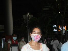 Sara ali khan in white kurta set at the airport-2