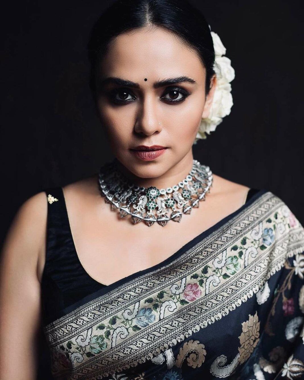 Amruta Khanvilkar's Black Benarasi Floral Saree Is Just Perfect For The ...