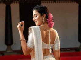 Anju Kurian in an ivory cotton saree by jugalbandhi for onam 2021-4