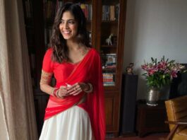 Malavika Mohanan in pranaah half saree for onam 2021-1