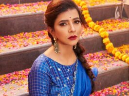 Lakshmi manchu in a blue saree-2
