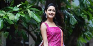 Pragya jaiswal in pink sukrit -aakriti for Ganesh Chaturthi-3