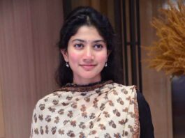 Sai pallavi in a black anrkali by Ritu Kumar for love story success meet-3