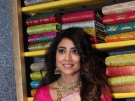 Shriya Saran in a pink pattu saree at shop opening-3