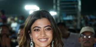 rashmika mandanna black saree at pushpa pre release event (1)