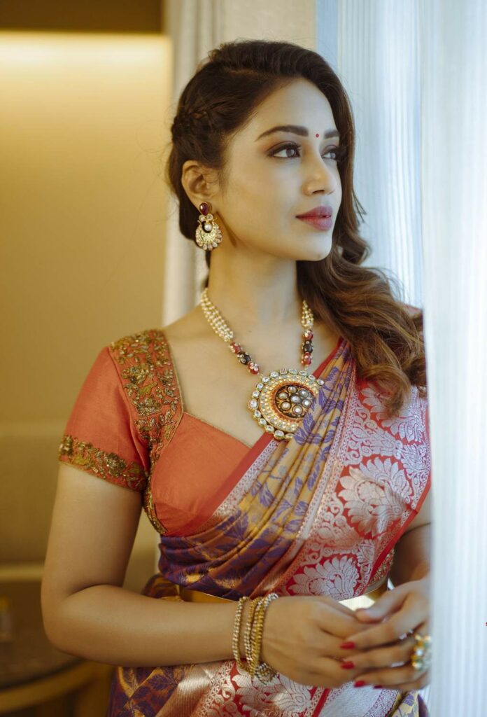 Nivetha Pethuraj in a gold Kanjeevaram saree!