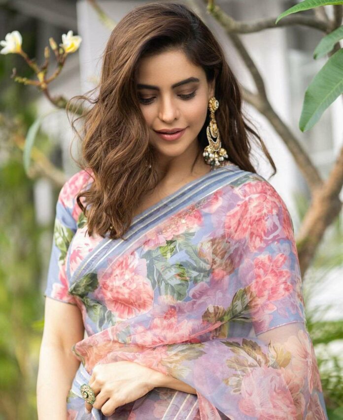 Aamna Sharif in a lilac floral printed organza saree