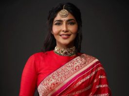 aishwarya lekshmi in a red ekaya benaras for ps1 trailer launch1