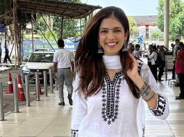 malavika mohanan in white salwar at the airport1