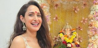 pragya jaiswal in a peach gharara by tamanna punjabi kapoor for ganesh puja2