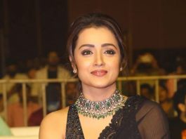 trisha krishnan in a black saree for ps1 pre release