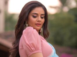 Sreemukhi in blue floral saree with pink blouse by frills ans bows1