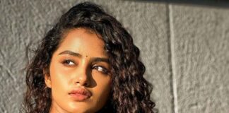 anupama parameswaran in grey handloom saree by omana's clothing for 18 pages promotions1