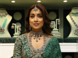 shriya saran in green organza saree at goyaz silver jewellery launch (3)